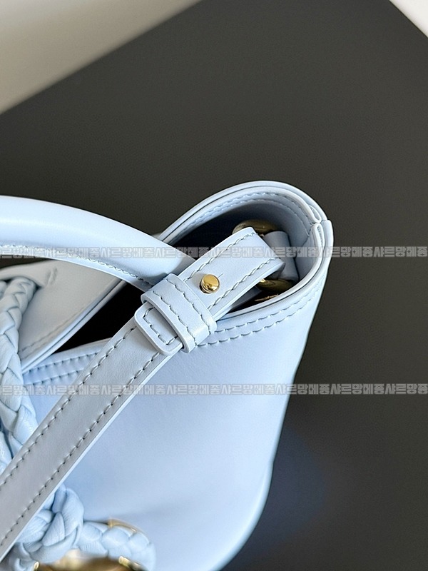 보테가베네타스몰리베르타 20260224-161953-007루.jpg