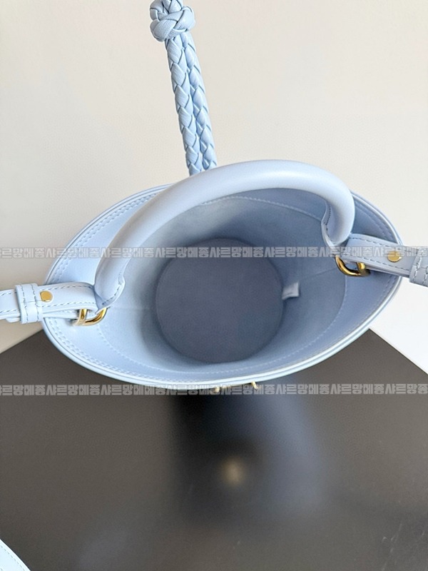 보테가베네타스몰리베르타 20260224-161953-009루.jpg