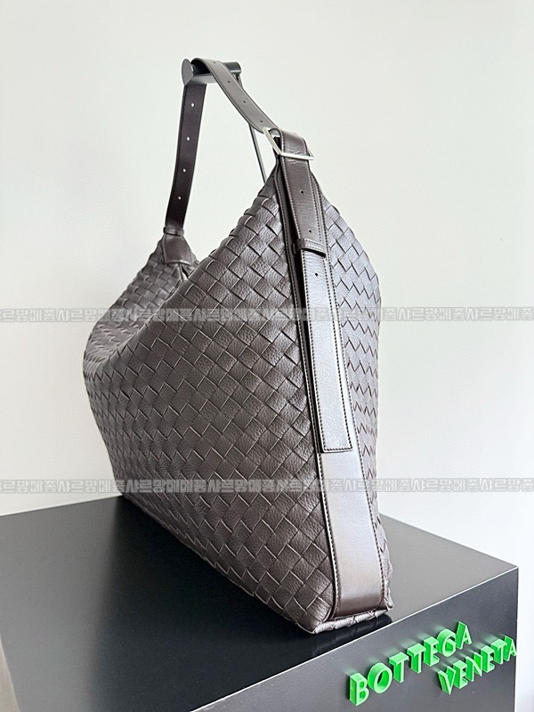 보테가베네타트레블러라지 20260224-165127-002루.jpg