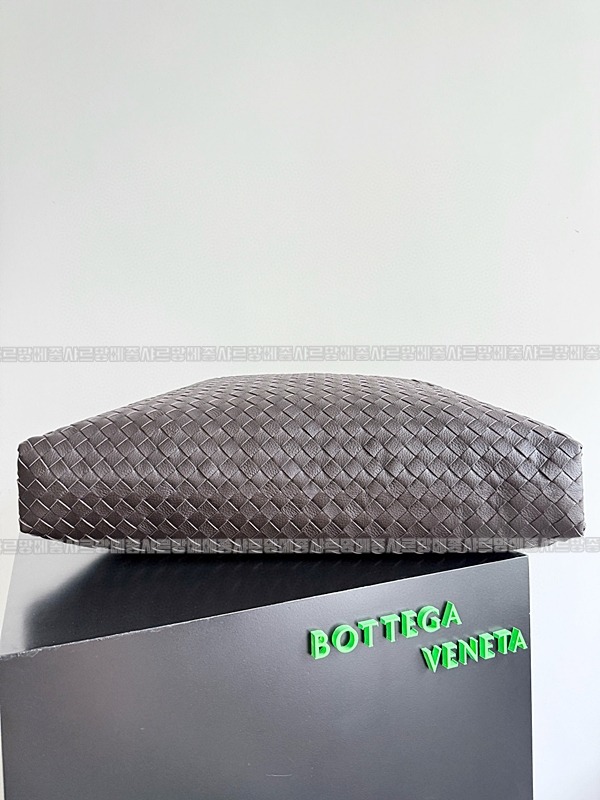 보테가베네타트레블러라지 20260224-165127-004루.jpg
