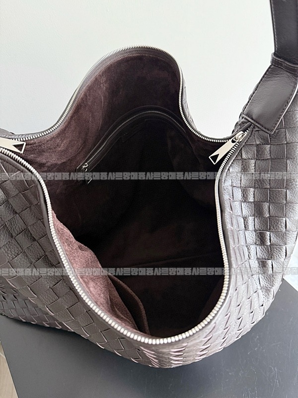 보테가베네타트레블러라지 20260224-165128-009루.jpg