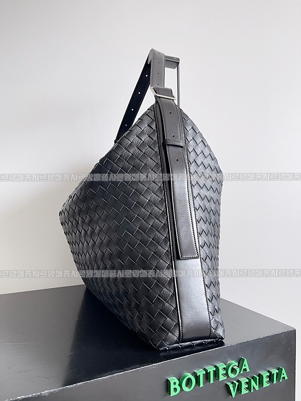 보테가베네타트레블러라지 20260224-165408-002루.jpg