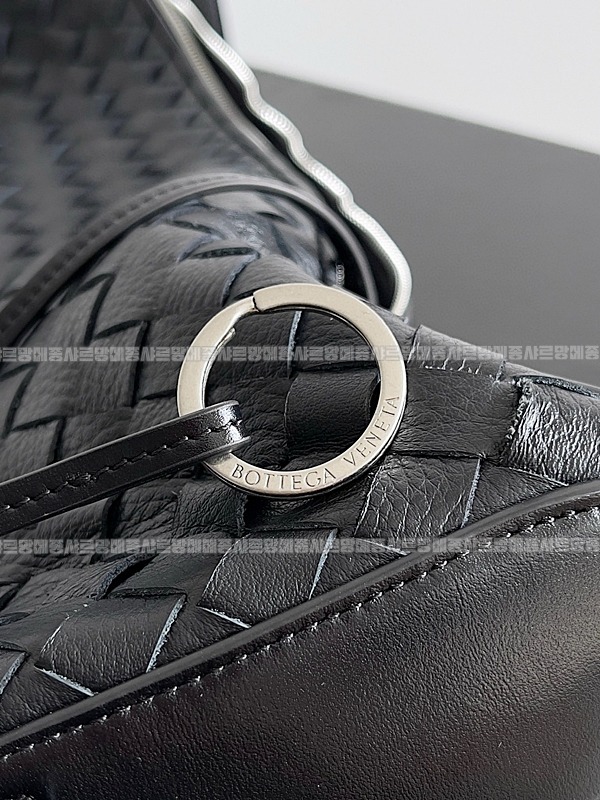 보테가베네타트레블러라지 20260224-165409-006루.jpg