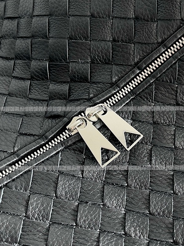 보테가베네타트레블러라지 20260224-165408-005루.jpg