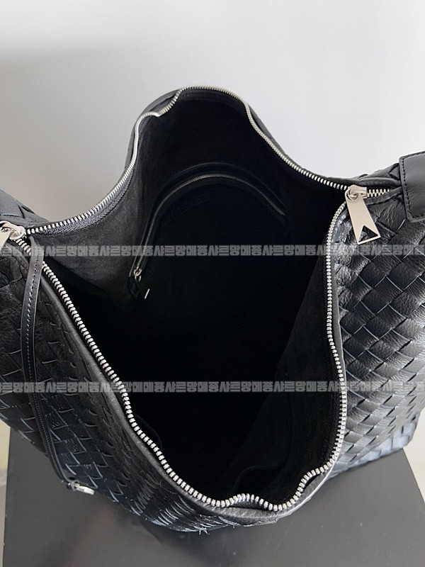 보테가베네타트레블러라지 20260224-165409-009루.jpg