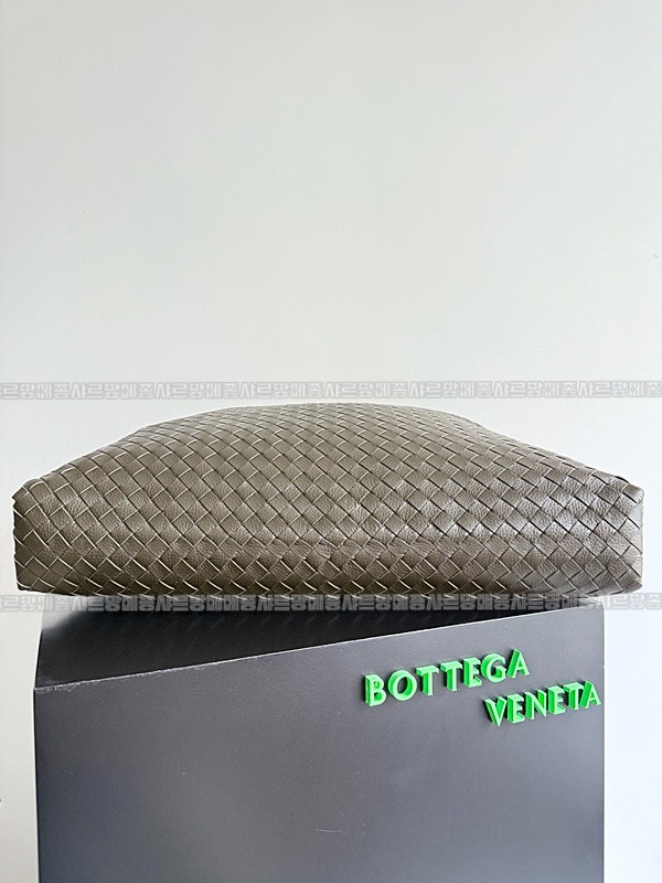 보테가베네타트레블러라지 20260224-165559-004루.jpg