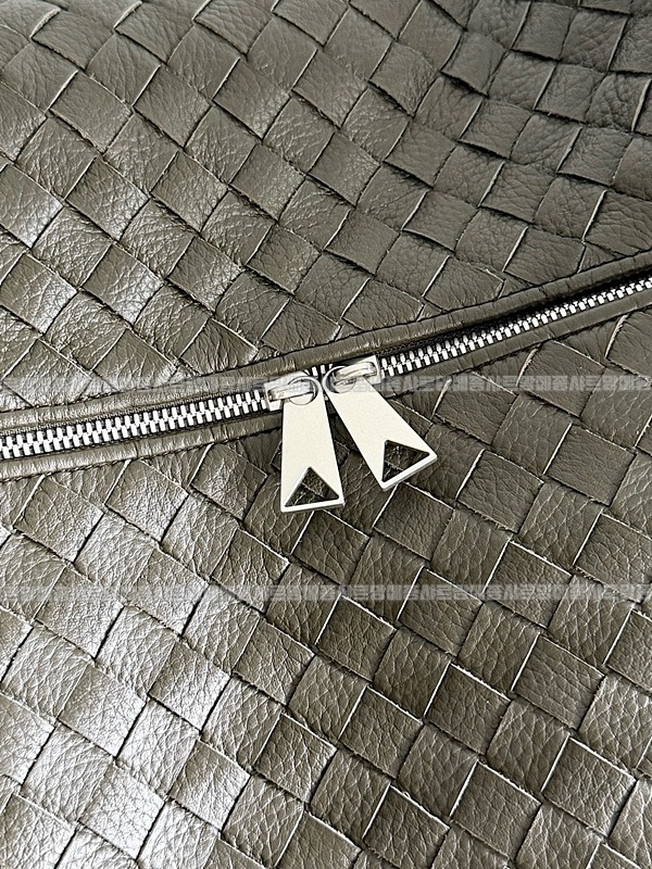 보테가베네타트레블러라지 20260224-165559-005루.jpg