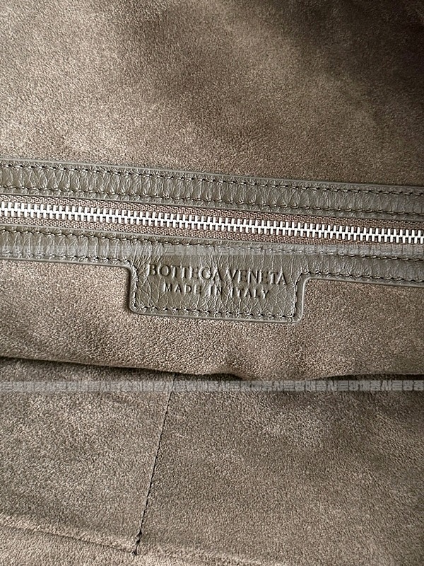 보테가베네타트레블러라지 20260224-165559-007루.jpg