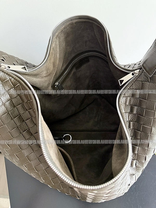 보테가베네타트레블러라지 20260224-165559-009루.jpg