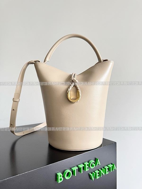 보테가베네타리베르토 20260224-165843-001루.jpg