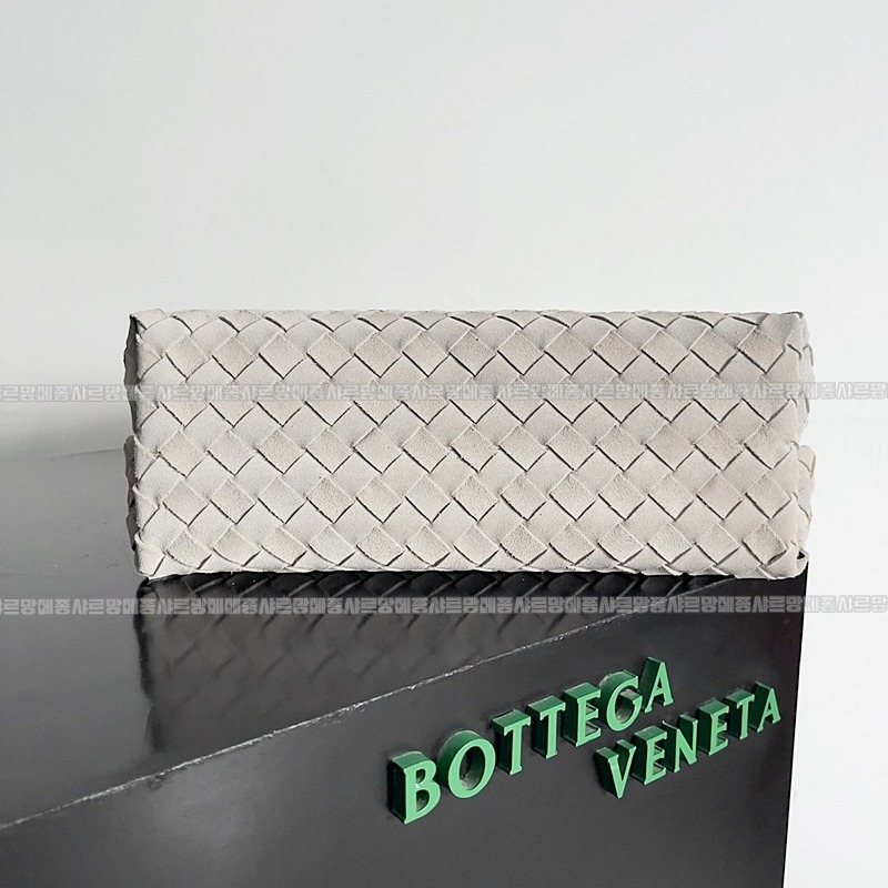 보테가베네타안디아모미디움20260225-125102-004루.jpg