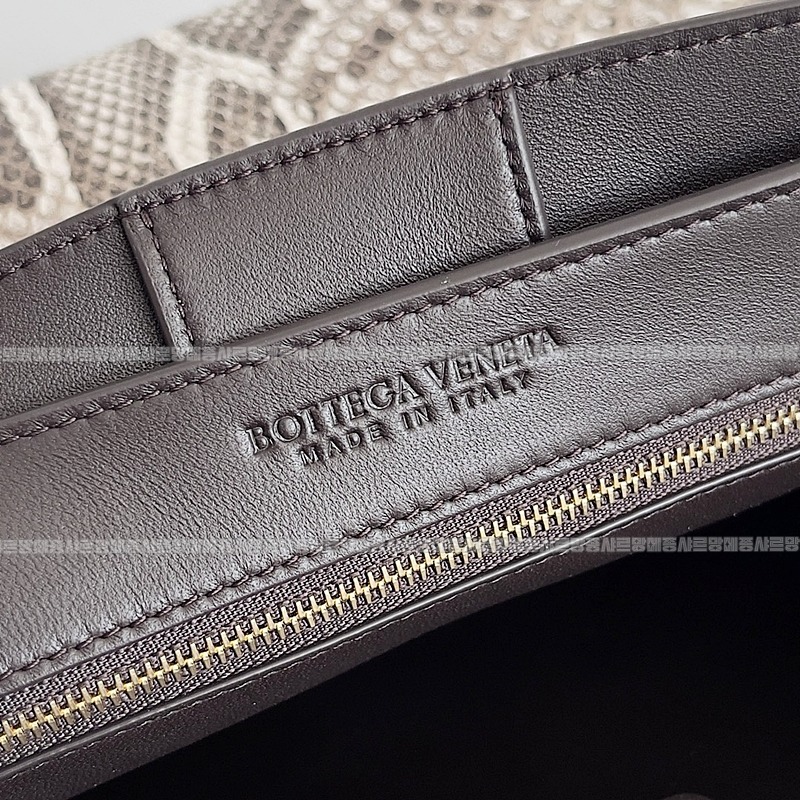 보테가베네타안디아모미디움20260225-164539-008루.jpg