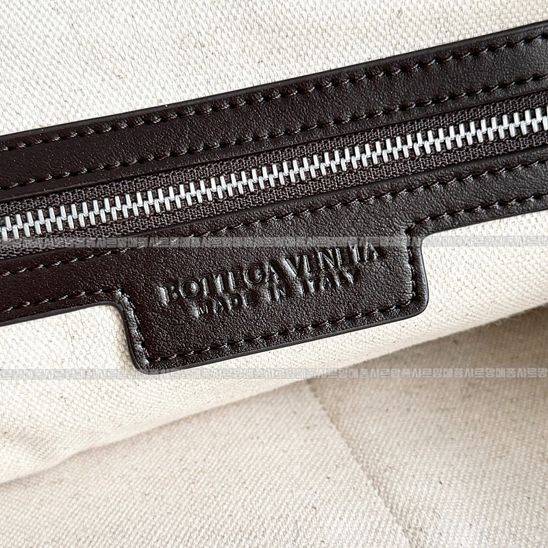 보테가베네타인트레치아토소프트블리프케이스20260227-092734-008루.jpg