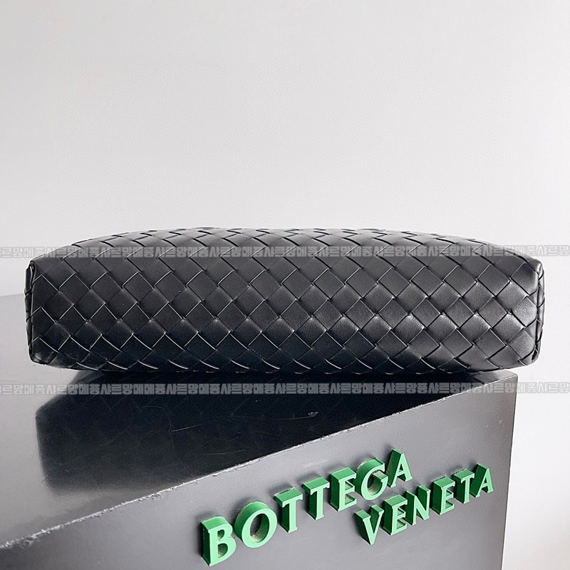 보테가베네타인트레치아토소프트블리프케이스20260227-093301-003루.jpg