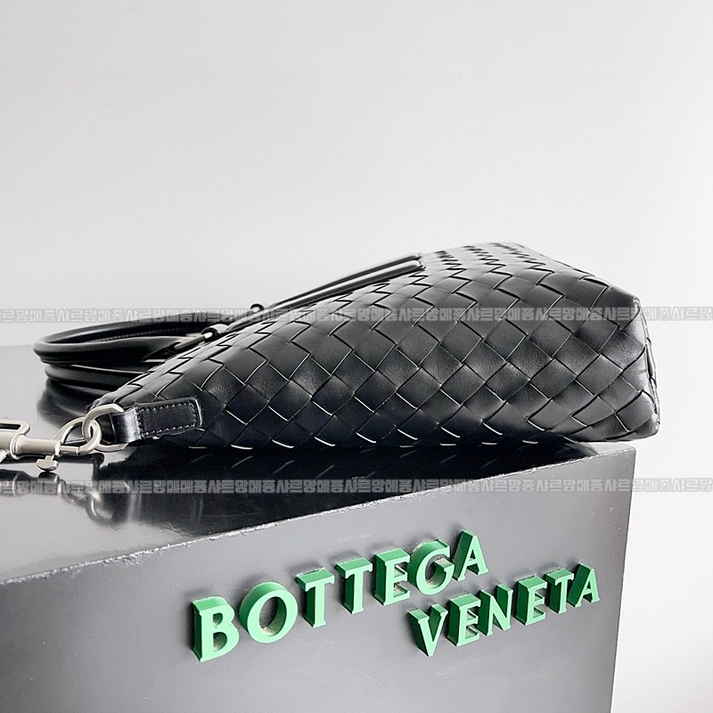 보테가베네타인트레치아토소프트블리프케이스20260227-093301-002루.jpg