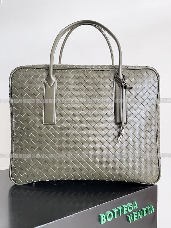 보테가베네타겟어웨이브리스케이스 20260228-094949-001루.jpg