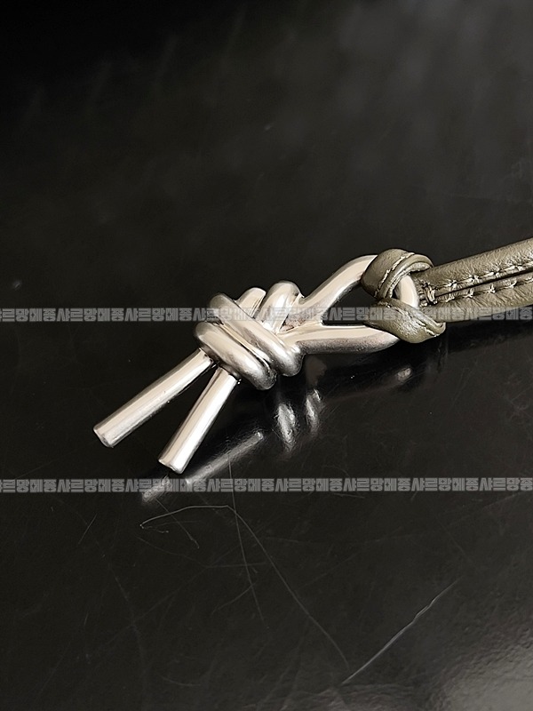 보테가베네타겟어웨이브리스케이스 20260228-094950-006루.jpg