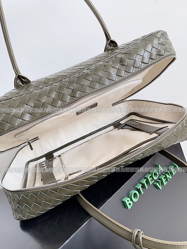 보테가베네타겟어웨이브리스케이스 20260228-094951-009루.jpg