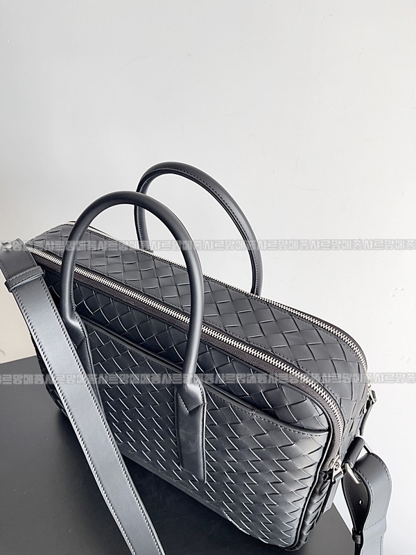 보테가베네타겟어웨이브리스케이스 20260228-095148-007루.jpg