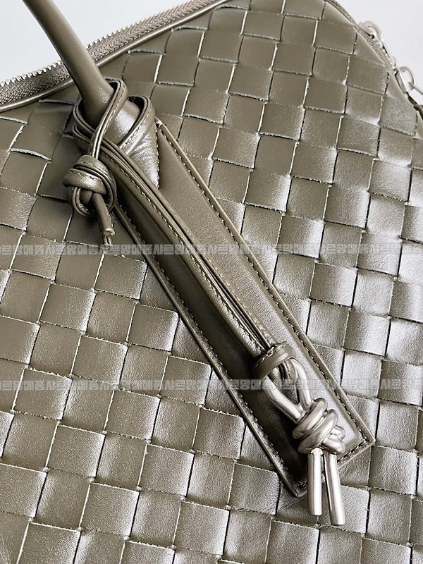 보테가베네타겟어웨이브리스케이스 20260228-101109-003루.jpg