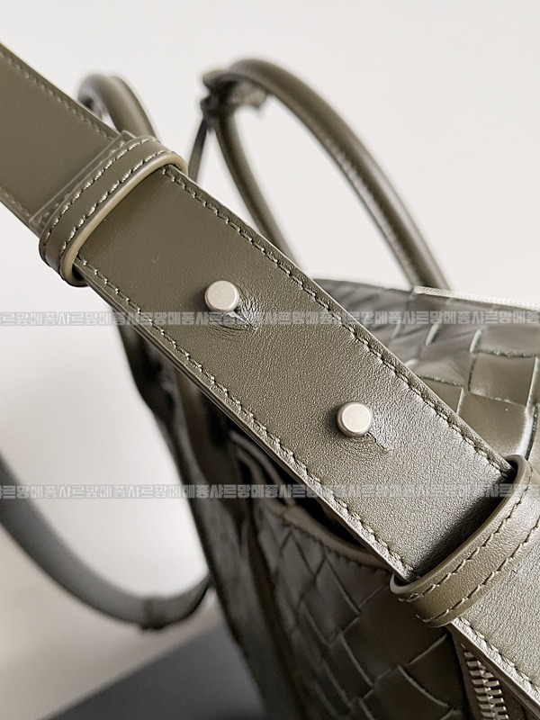 보테가베네타겟어웨이브리스케이스 20260228-101110-005루.jpg