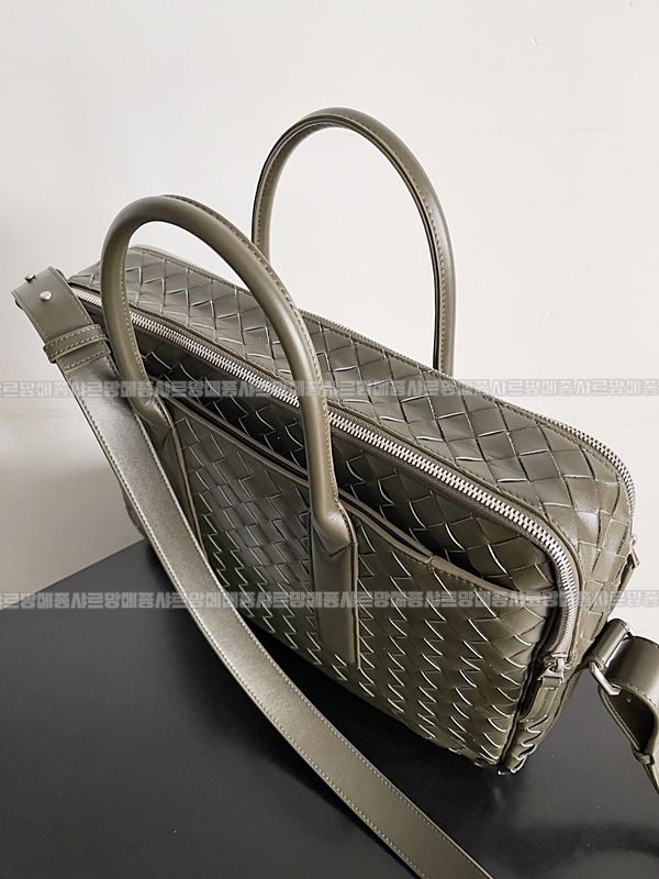 보테가베네타겟어웨이브리스케이스 20260228-101110-006루.jpg