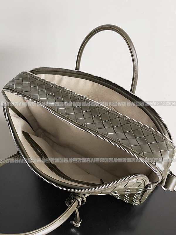 보테가베네타겟어웨이브리스케이스 20260228-101110-009루.jpg