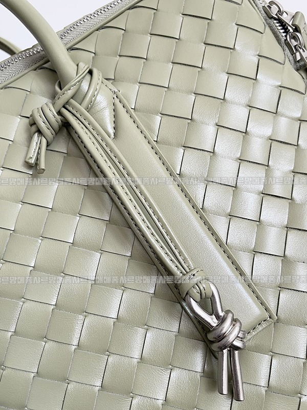 보테가베네타겟어웨이브리스케이스 20260228-101256-003루.jpg