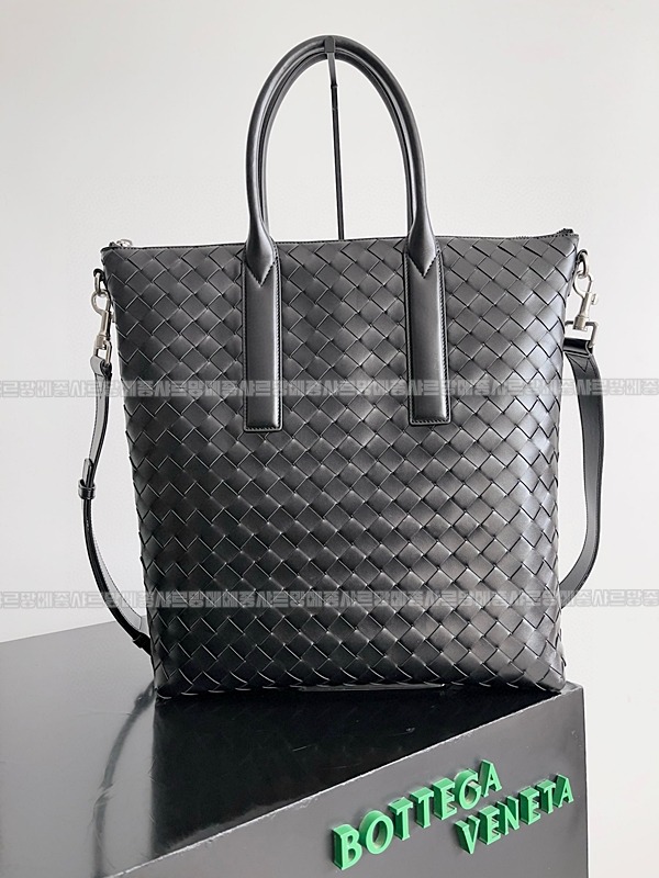 보테가베네타인트레치아토지퍼토트백  20260228-104246-001루.jpg
