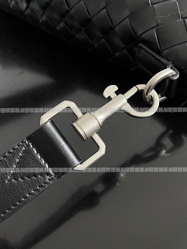 보테가베네타인트레치아토지퍼토트백  20260228-104247-005루.jpg