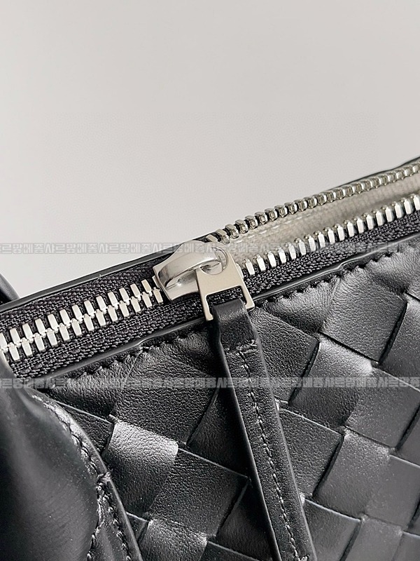 보테가베네타인트레치아토지퍼토트백  20260228-104247-006루.jpg