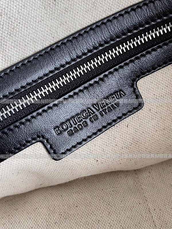 보테가베네타인트레치아토지퍼토트백  20260228-104247-007루.jpg