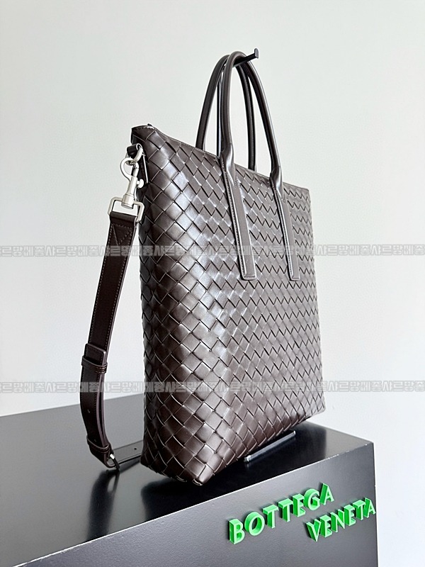 보테가베네타인트레치아토지퍼토트백  20260228-104549-002루.jpg