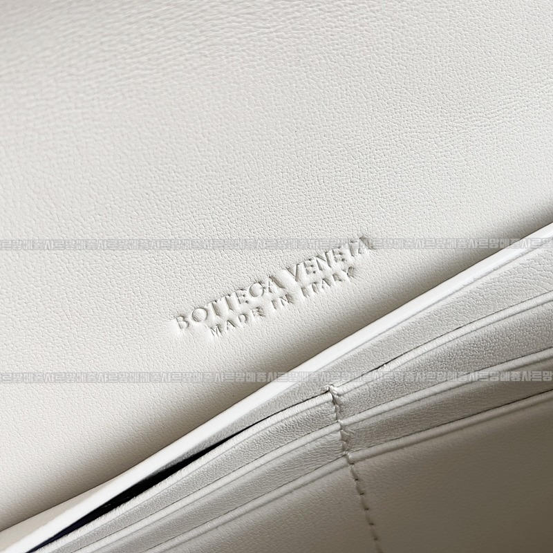 보테가베네타안디아모클러치  20260228-105444-008루.jpg