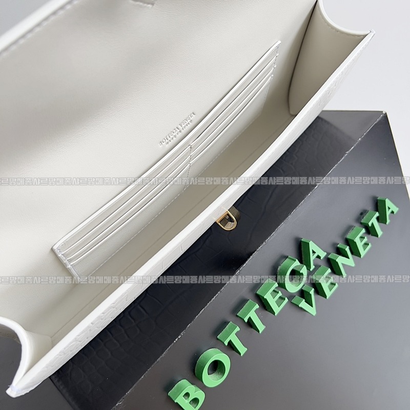 보테가베네타안디아모클러치  20260228-105444-009루.jpg