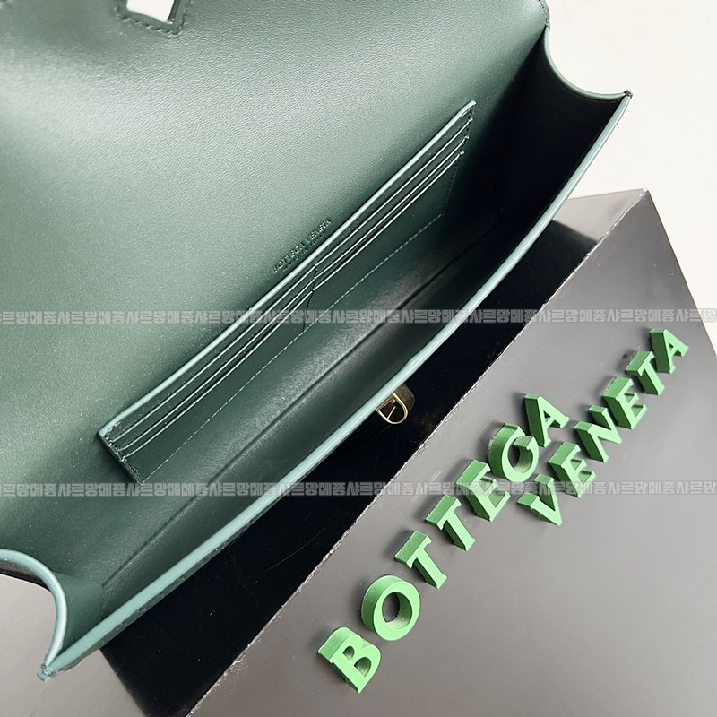 보테가베네타안디아모클러치  20260228-105758-009루.jpg