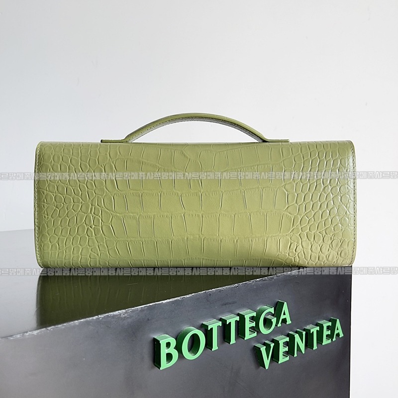 보테가베네타안디아모클러치  20260228-105937-002루.jpg