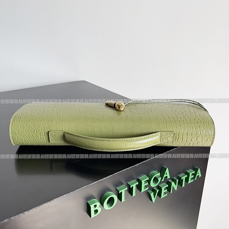 보테가베네타안디아모클러치  20260228-105937-004루.jpg