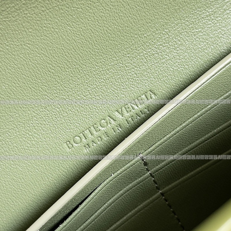 보테가베네타안디아모클러치  20260228-105937-008루.jpg
