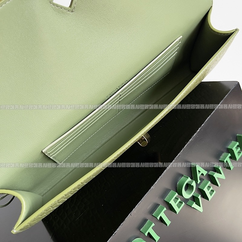 보테가베네타안디아모클러치  20260228-105937-009루.jpg