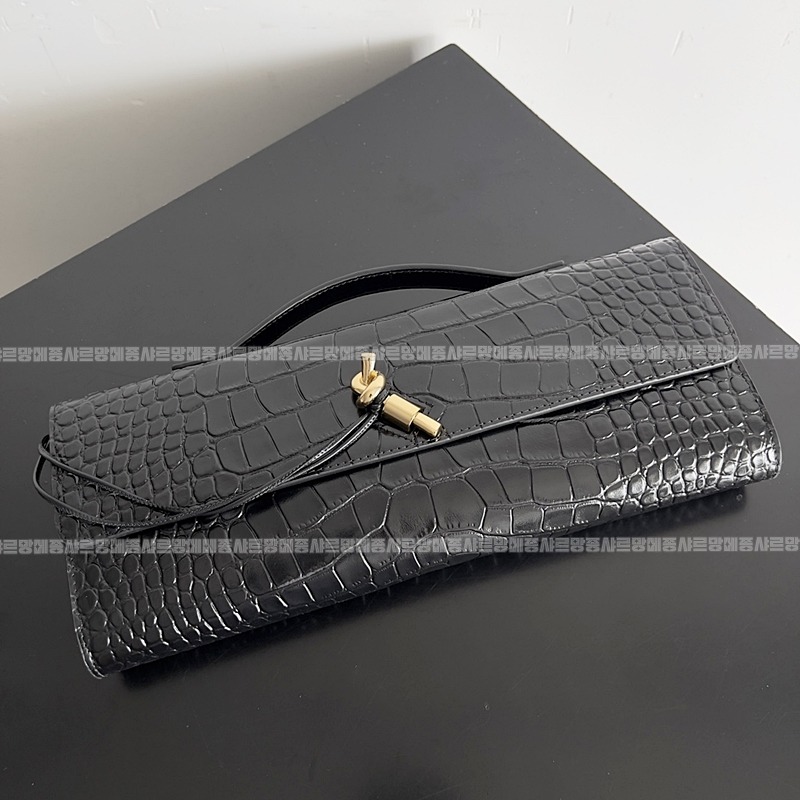 보테가베네타안디아모클러치  20260228-110120-006루.jpg