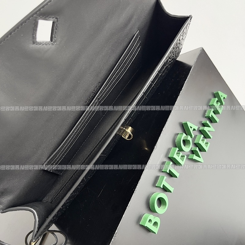 보테가베네타안디아모클러치  20260228-110120-009루.jpg