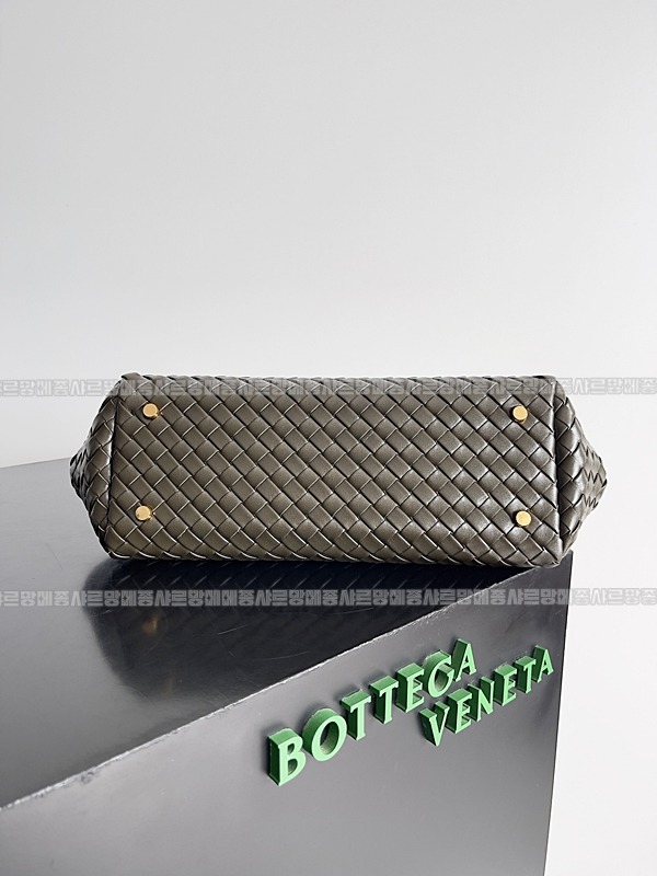 보테가베네타이스트웨스트스몰숄더백  20260228-122816-003루.jpg