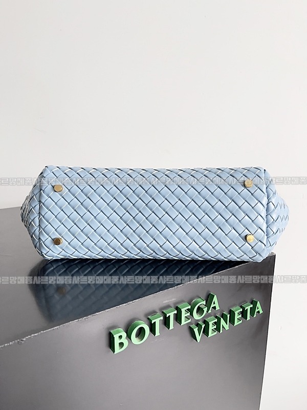 보테가베네타이스트웨스트스몰숄더백  20260228-123338-003루.jpg