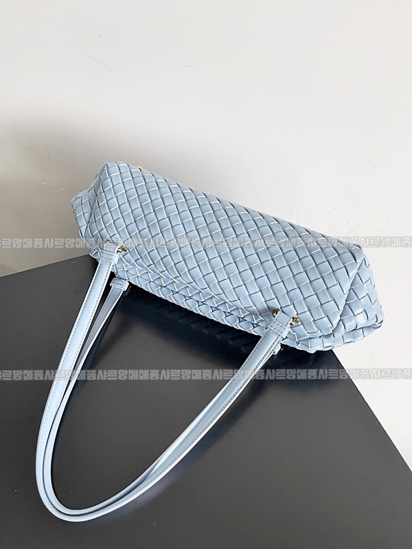 보테가베네타이스트웨스트스몰숄더백  20260228-123339-005루.jpg