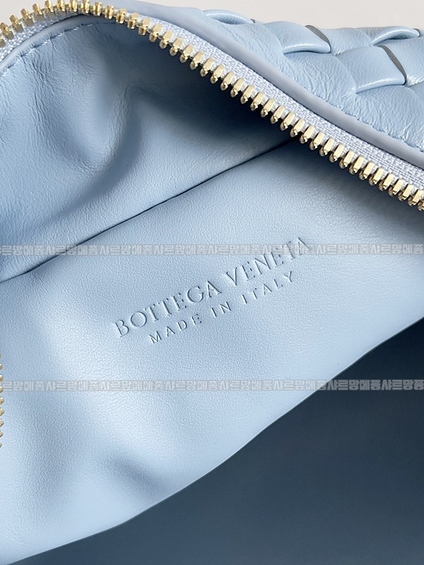 보테가베네타이스트웨스트스몰숄더백  20260228-123339-007루.jpg