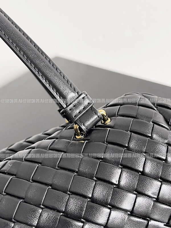 보테가베네타이스트웨스트스몰숄더백  20260228-123525-004루.jpg