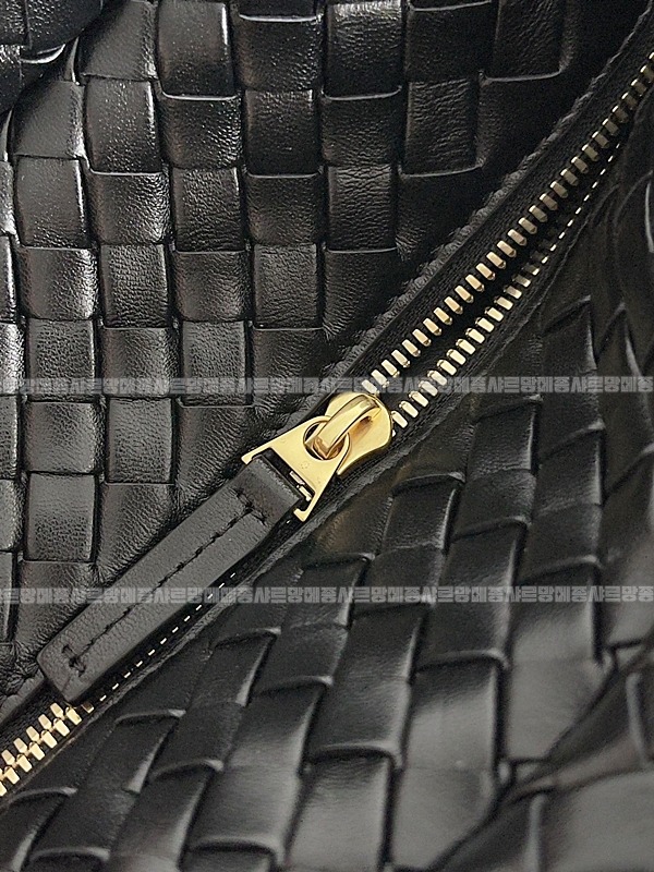 보테가베네타이스트웨스트스몰숄더백  20260228-123526-006루.jpg