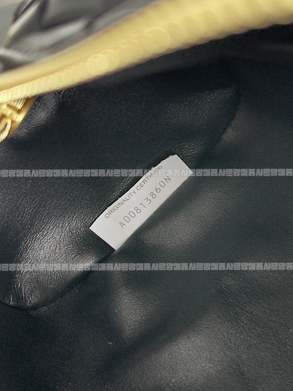 보테가베네타이스트웨스트스몰숄더백  20260228-123526-008루.jpg