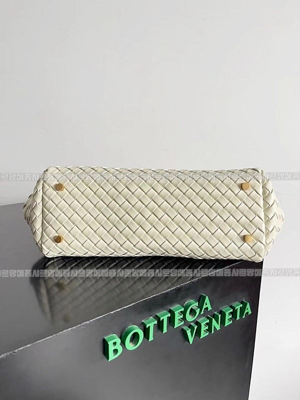 보테가베네타이스트웨스트스몰숄더백  20260228-123719-004루.jpg